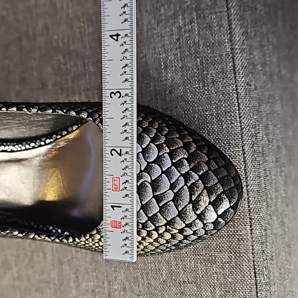 BCBGMaxAzria Willoe Gunmetal Snakeprint Heels Size 7 - Picture 11 of 12